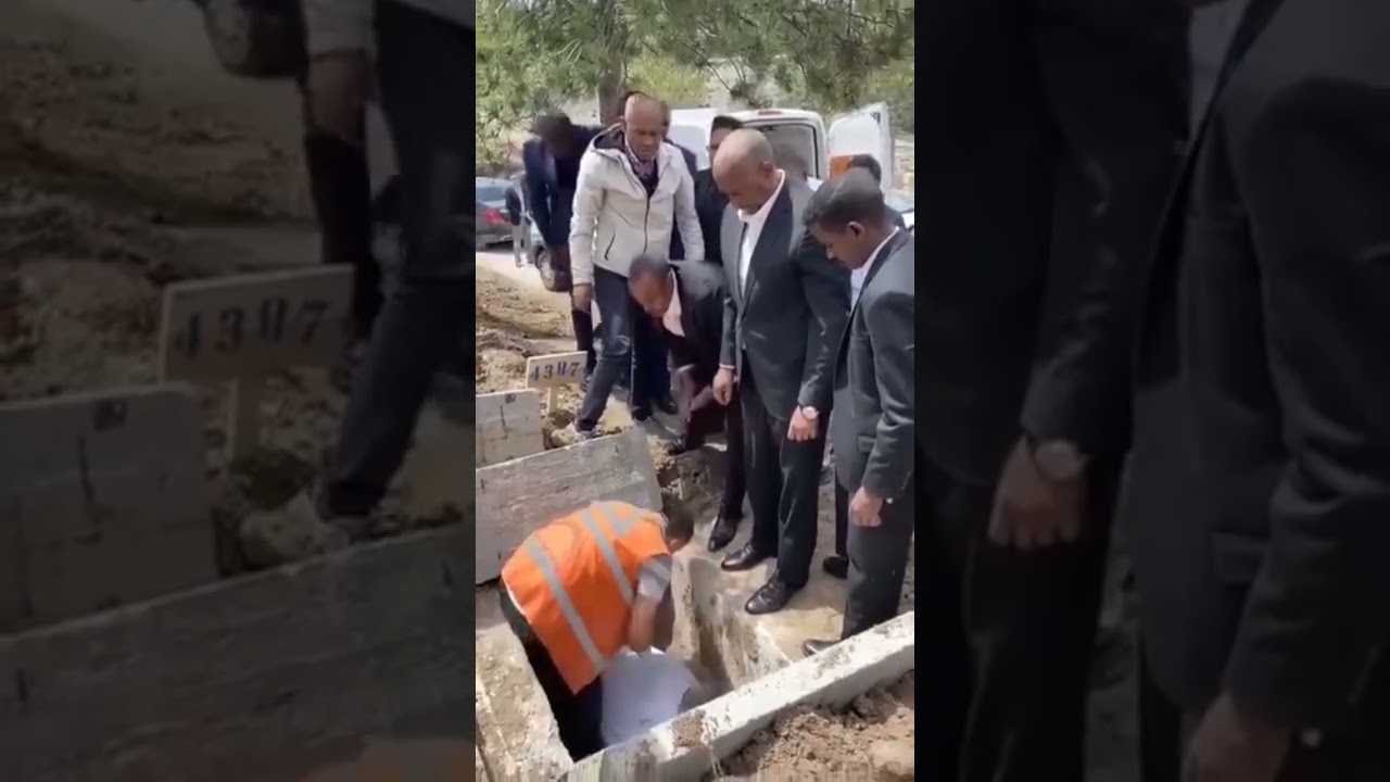 البرهان لحظة تشييع ابنة الذي توفى في تركيا