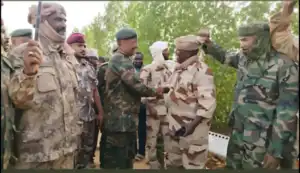 القبة يرفع تمام قواته أمام البرهان ورئيس السيادة يرد بالأحضان