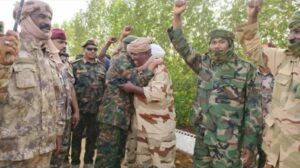 القبة يرفع تمام قواته أمام البرهان ورئيس السيادة يرد بالأحضان