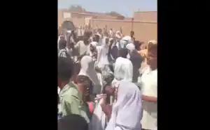 لن تصدق ماذا فعل تلاميذ مدرسة بعد فصل معلمهم في الجزيرة